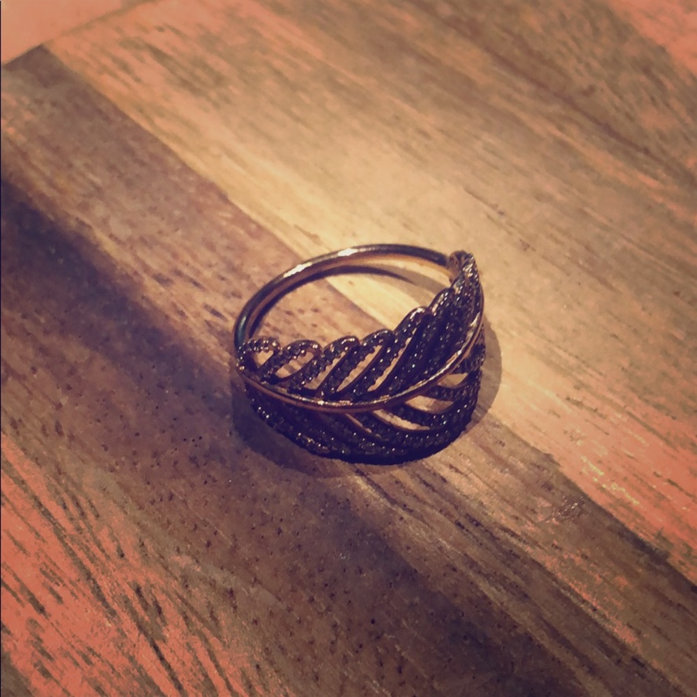 Pave leaf thumb ring